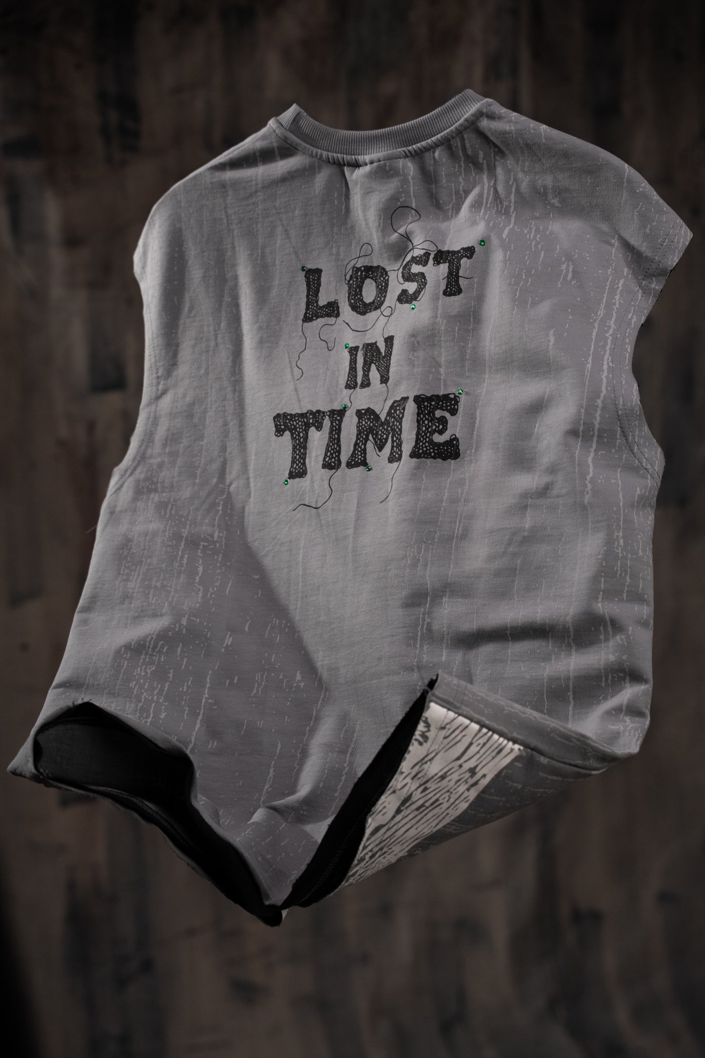 Lost In Time - Sleeveless T-Shirt